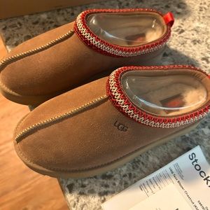 Ugg Tazz slippers size 6 (big kids)